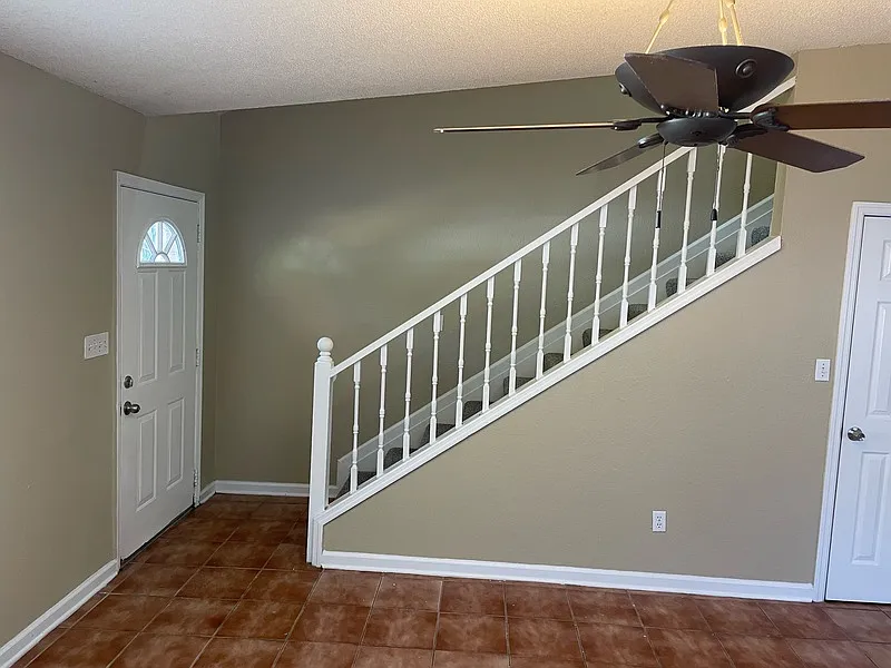 3 bed, 2.0 bath, 1188 sqft, $1,350 — Photo 2