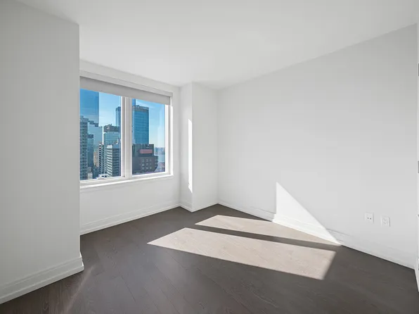 555 10th Avenue image 5 of 18