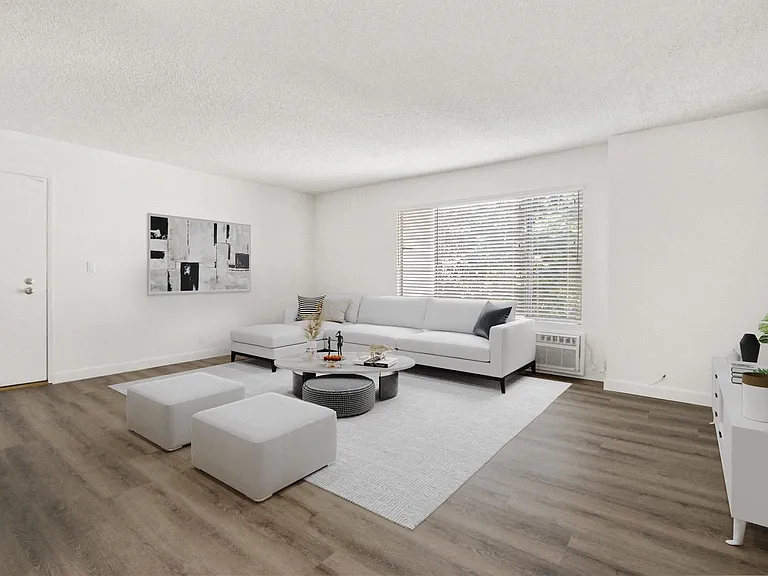 Bentley Avenue Apartments — Photo 8