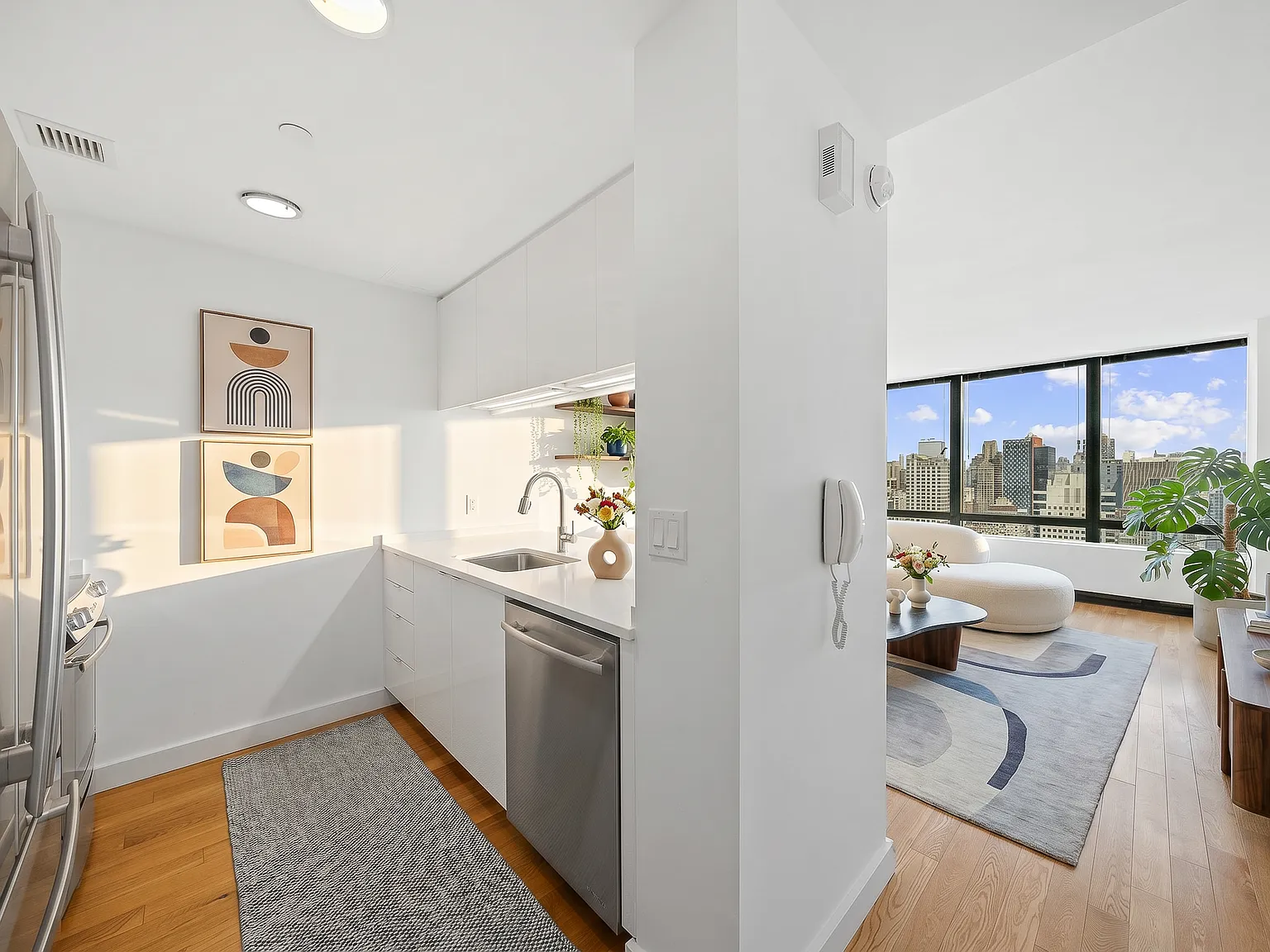 1113 York Ave — Photo 3