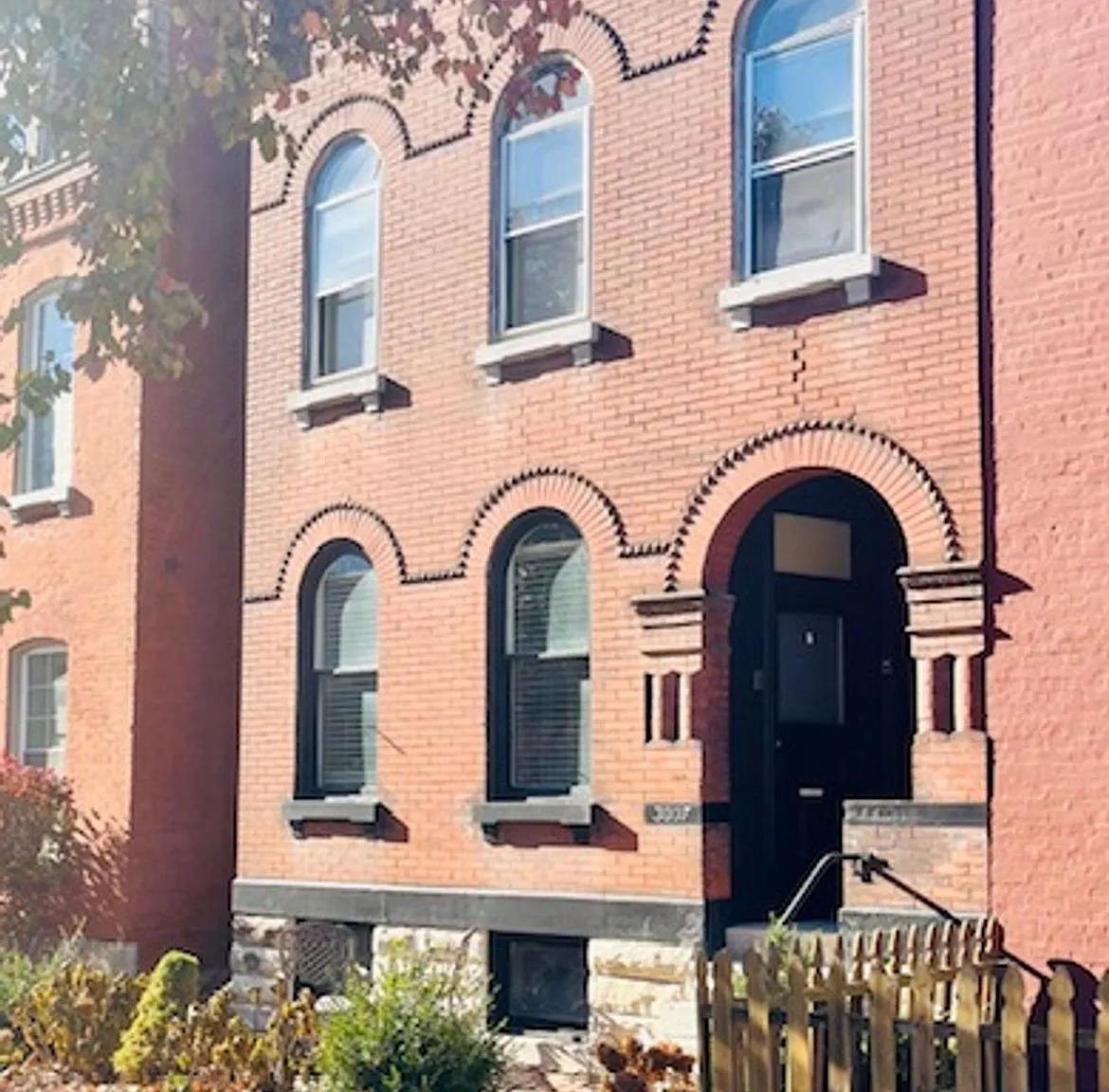 Fully Renovated 3 bed 2 bath Apartment — Photo 1