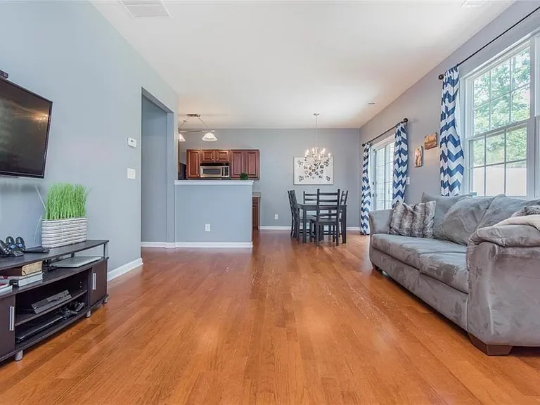 519 Windstone Trl — Photo 8