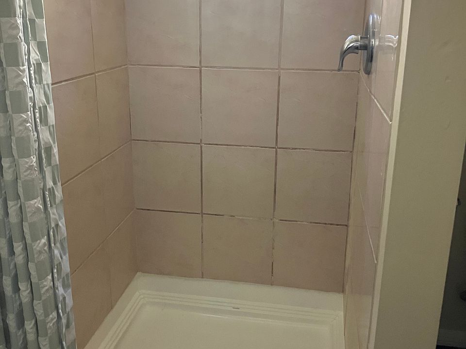 1st image of 222 S Clementine St