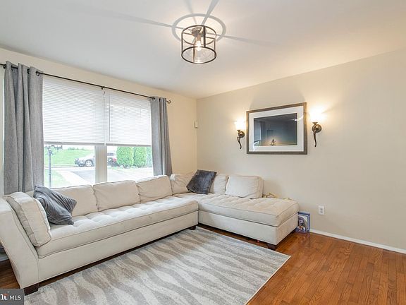 2nd image of 301 Crescent Hill Dr