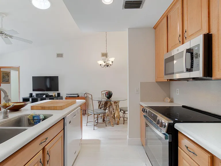 1073 Goldenrod Rd — Photo 17