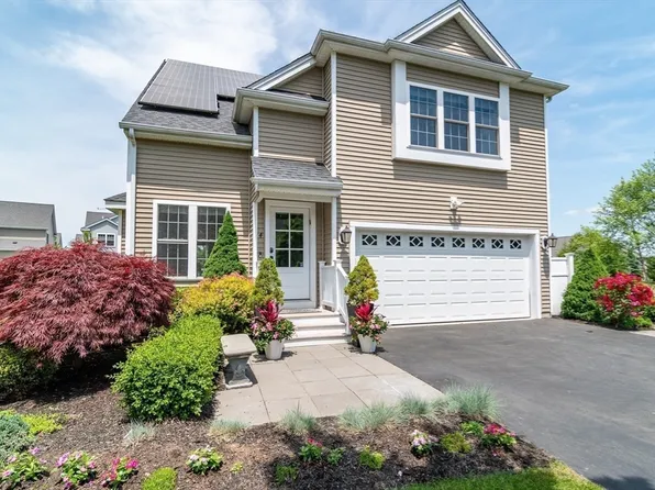 4 Fox Creek Ln, Framingham, MA 01701