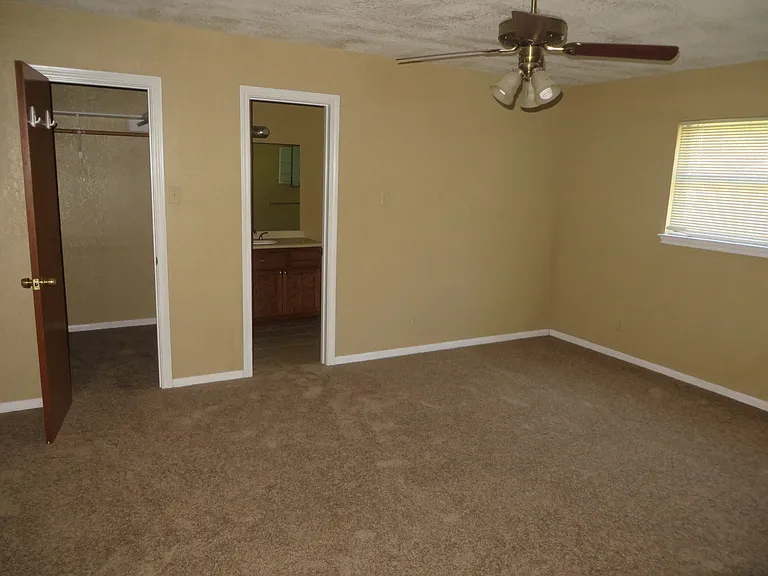 2313 Dover Rd — Photo 9