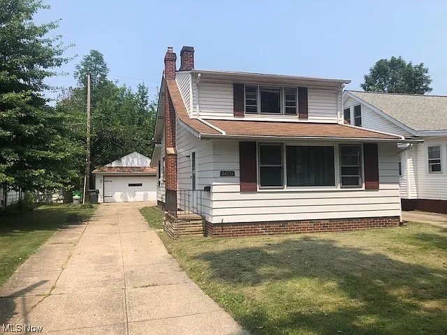 24171 Maplewood Ave photo 1