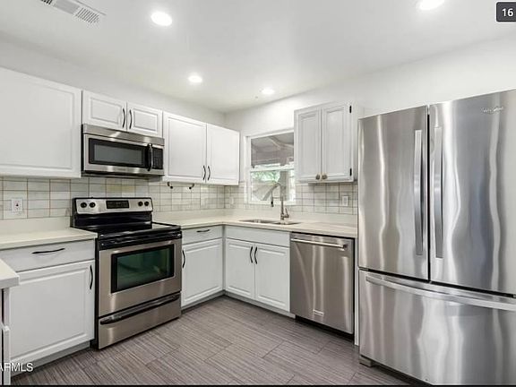 4th image of 2719 E Bluefield Ave
