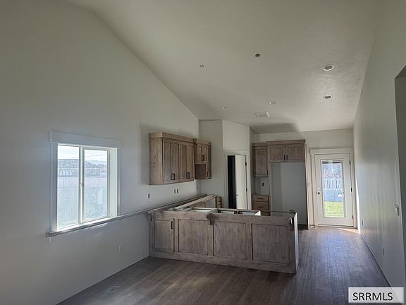 2nd image of 552 Abigail Ln