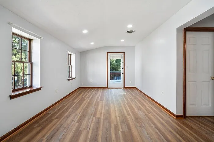 2 bed, 1.0 bath, $1,300 — Photo 4