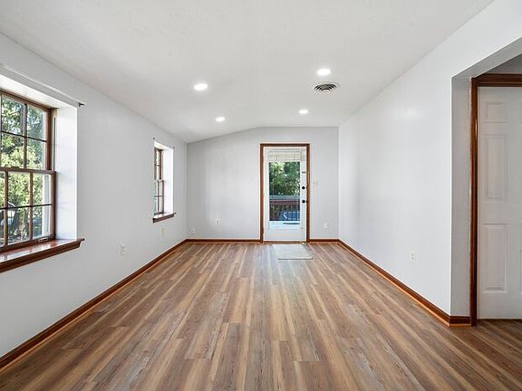 4th image of 149 Lumber St #155