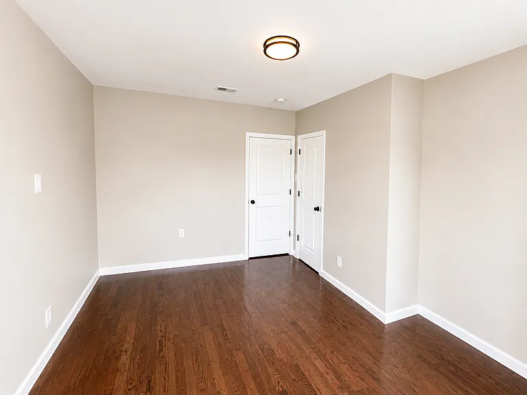 21 Chelsea Ave — Photo 6