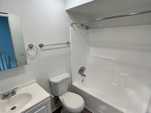 4th image of 2201 Comstock St #2215C