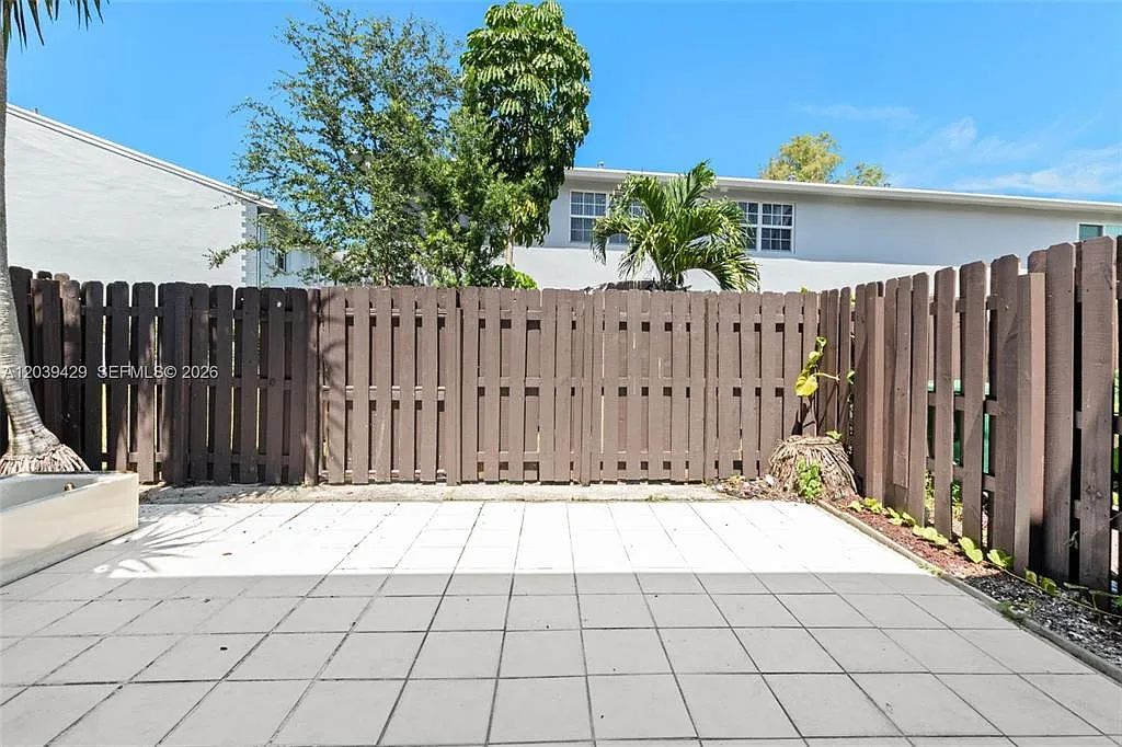 3 bed, 1630 sqft, $2,950 — Photo 1
