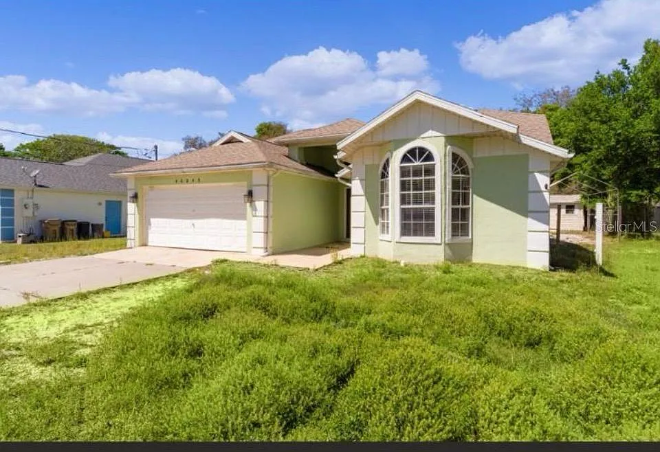 3 bed, 2.0 bath, 1429 sqft, $2,250 — Photo 2