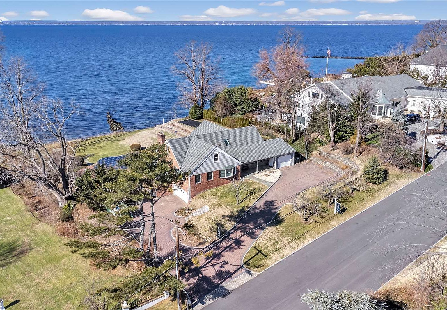 16 Whitney Circle, Glen Cove, NY 11542 Zillow