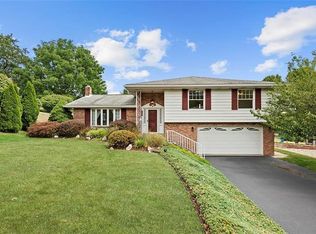 1196 Sky Ridge Dr, Pittsburgh, PA 15241