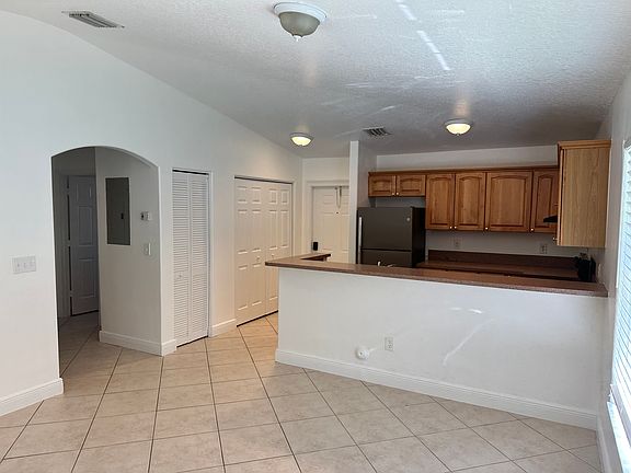 5th image of 6656 SW 48th St
