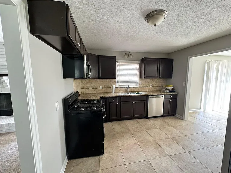 803 Santa Fe Trl — Photo 13