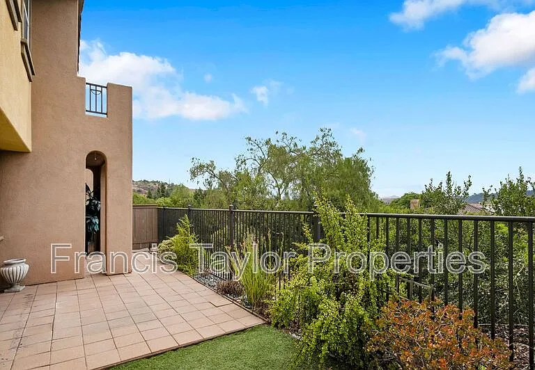 2621 Matera Ln — Photo 24