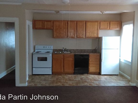 3rd image of 622 W Grand Ave
