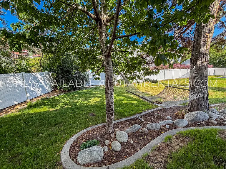 960 N Eastview Dr — Photo 6