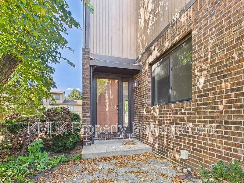 2 bed, 1.5 bath, 1148 sqft, $1,250 — Photo 3
