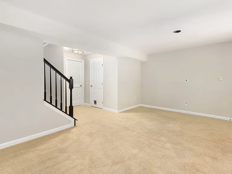 12894 Effingham Ct — Photo 24