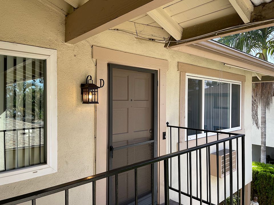 Screened Front Entry