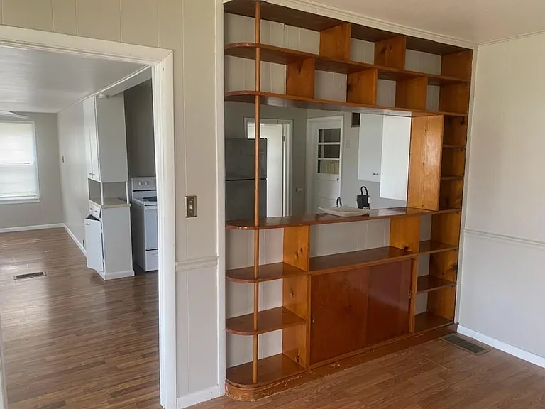 1711 W Main St — Photo 4