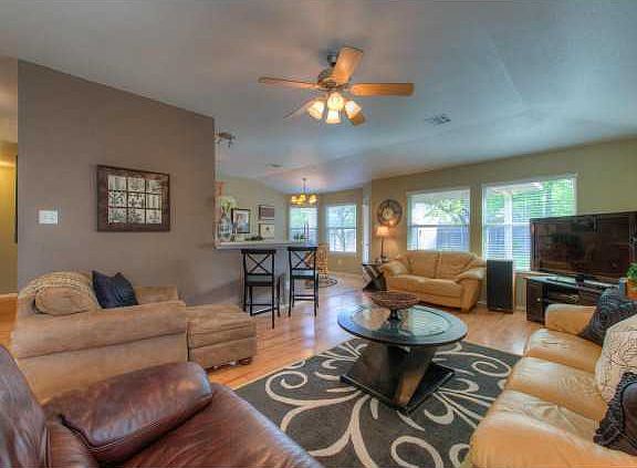 3rd image of 3733 Castle Rock Dr