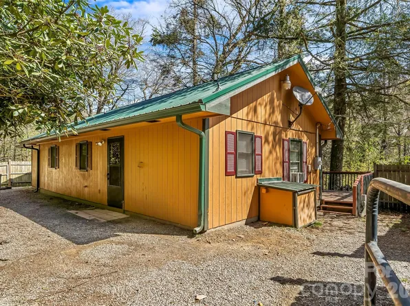 242 Plott Balsam Rd, Maggie Valley, NC 28751