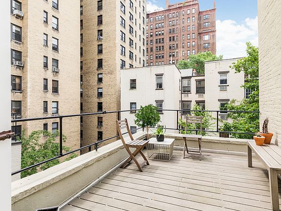 5th image of 10 W 95th St APT 3
