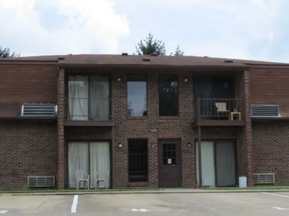 100 Governors Ct