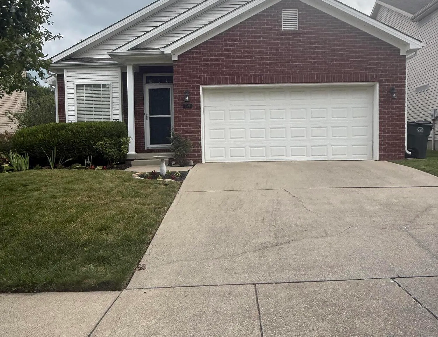 3 bed, 2.0 bath, 1300 sqft, $2,100 — Photo 1