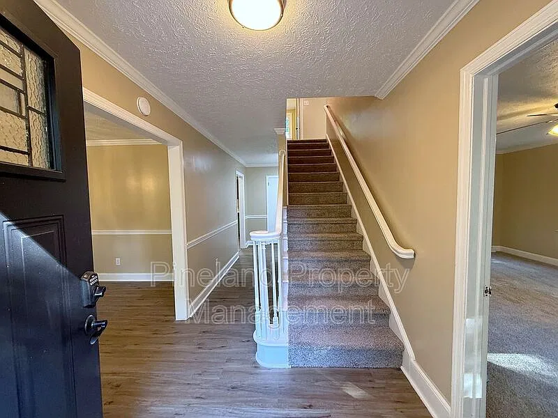 4 bed, 3.0 bath, 2290 sqft, $1,950 — Photo 2