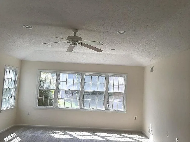 52 Westminster Dr — Photo 16