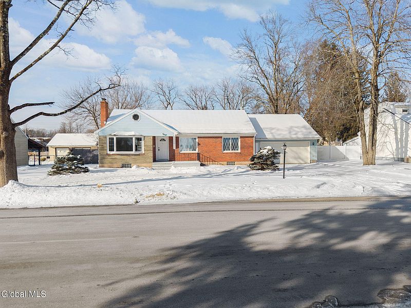 3rd image of 7 Mullen Drive