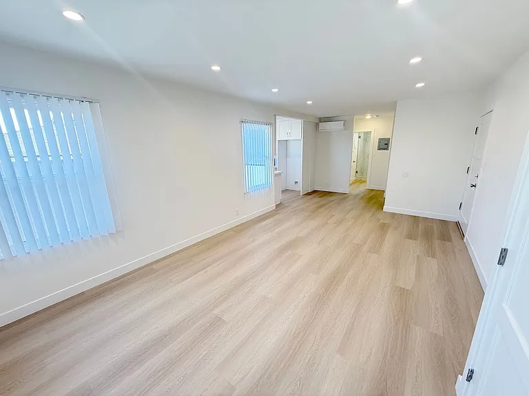 4123-4125 Ocean View Blvd — Photo 14