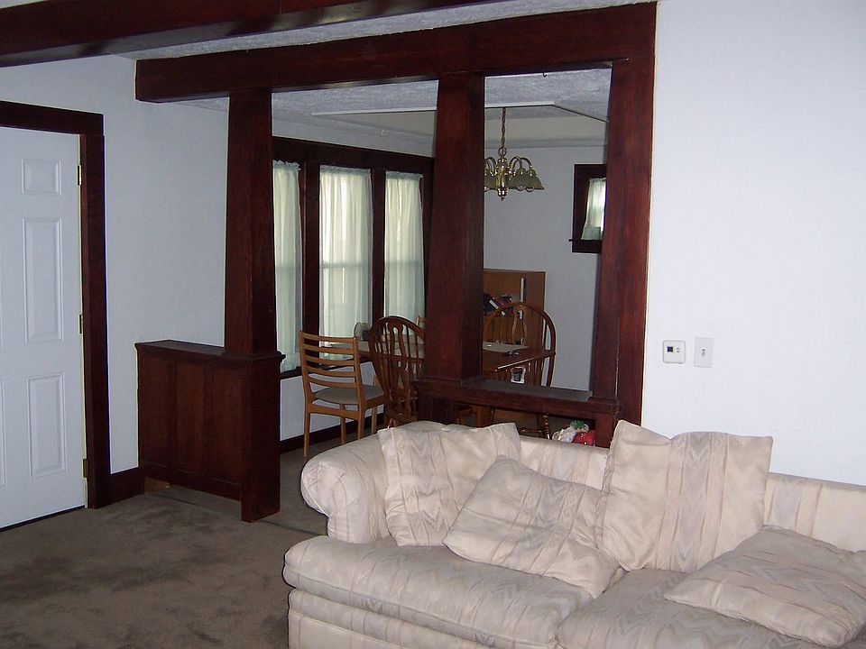 1st image of 821 W Barnes Ave