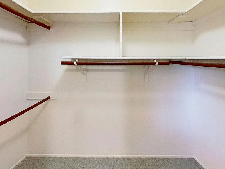 Indian Lakes Apartments — Photo 25
