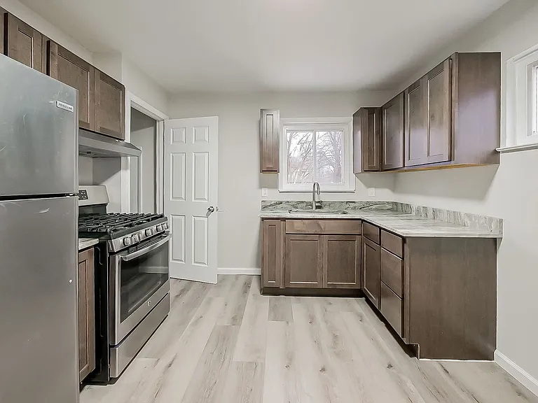 536 Emerson Ave — Photo 2