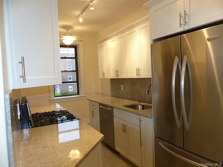 222 7th St #2C — Photo 6