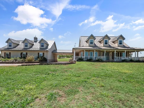 146 Country Rd, Mount Calm, TX 76673