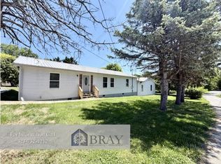 307 Honeysuckle Dr, Kingsport, TN 37663