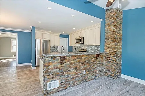 209 Ivy St Photo 1
