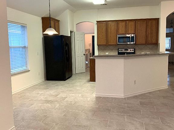 3rd image of 304 Valona Loop