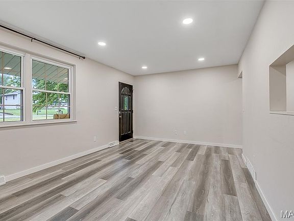 5th image of 115 Echo Ln