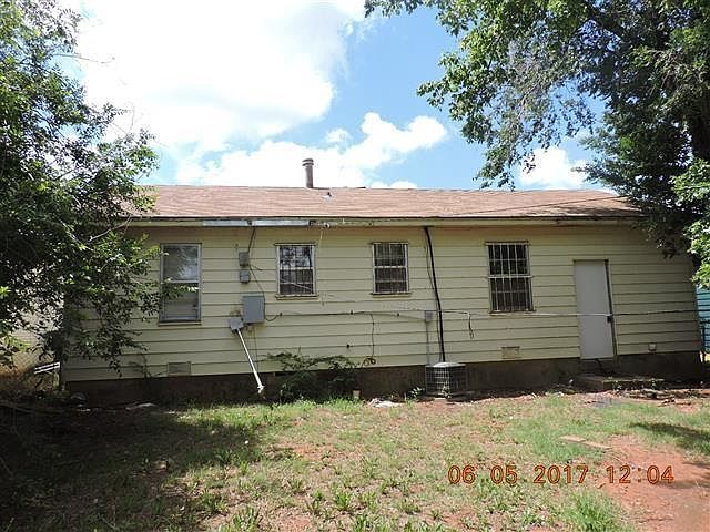 2nd image of 713 NE 31st St